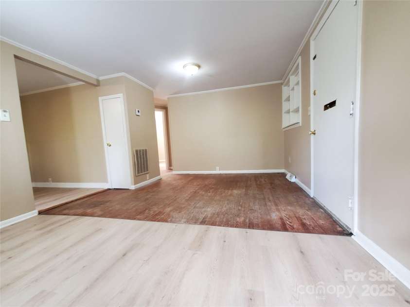 216 Georgia Avenue, Bessemer City, NC 28016.  MLS# CAR4295353, YatesRealty ID 8098. 