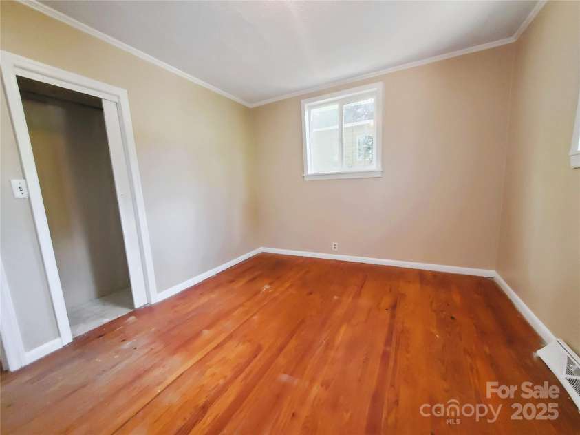 216 Georgia Avenue, Bessemer City, NC 28016.  MLS# CAR4295353, YatesRealty ID 8098. 