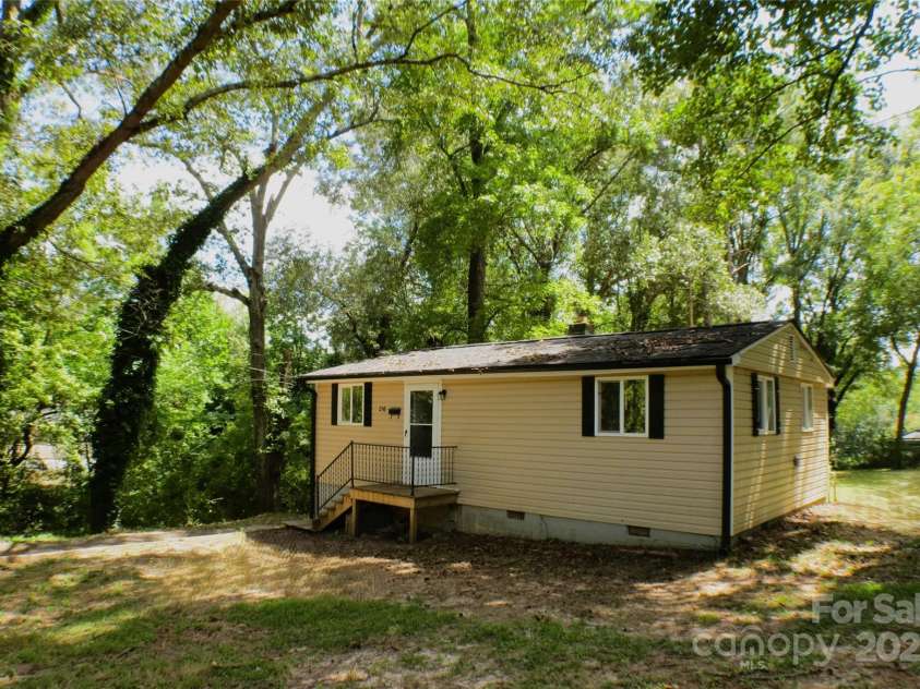 216 Georgia Avenue, Bessemer City, NC 28016.  MLS# CAR4295353, YatesRealty ID 8098. 