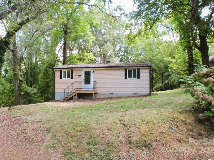 216 Georgia Avenue, Bessemer City, NC 28016.  MLS# CAR4295353, YatesRealty ID 8098. 