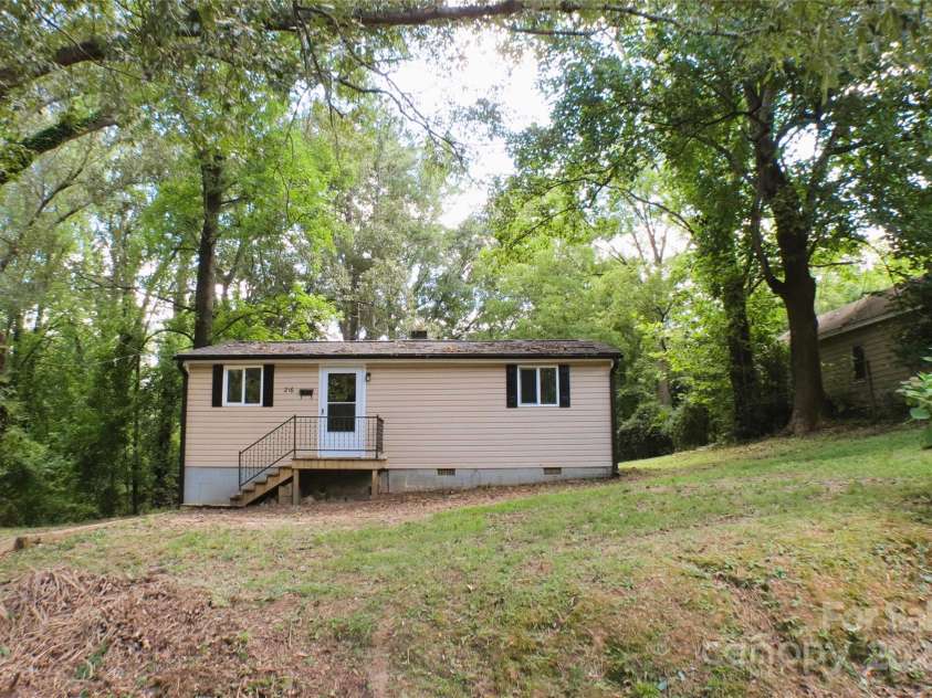 216 Georgia Avenue, Bessemer City, NC 28016.  MLS# CAR4295353, YatesRealty ID 8098. 