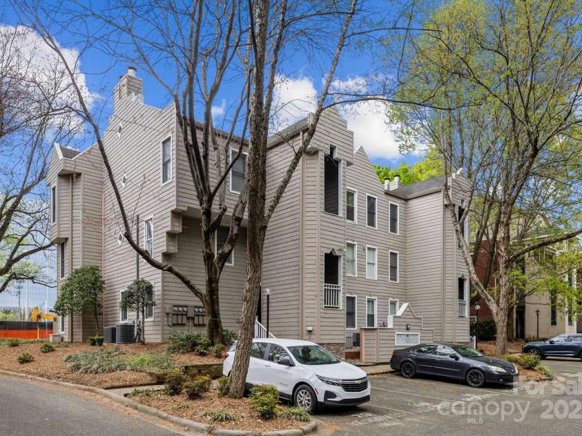 306 Cedar Street, Charlotte, NC 28202.  MLS# CAR4240270, YatesRealty ID 8099. 