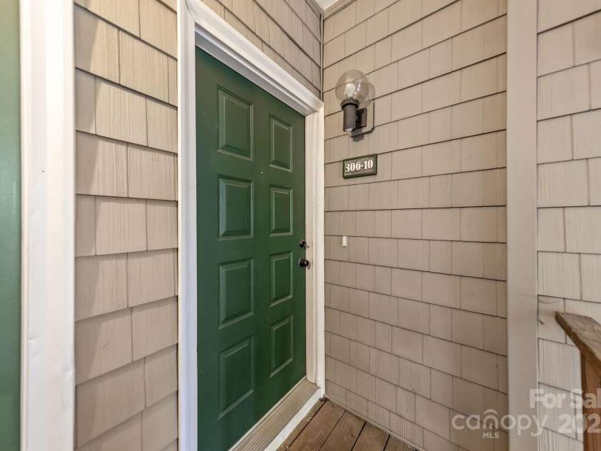 306 Cedar Street, Charlotte, NC 28202.  MLS# CAR4240270, YatesRealty ID 8099. 