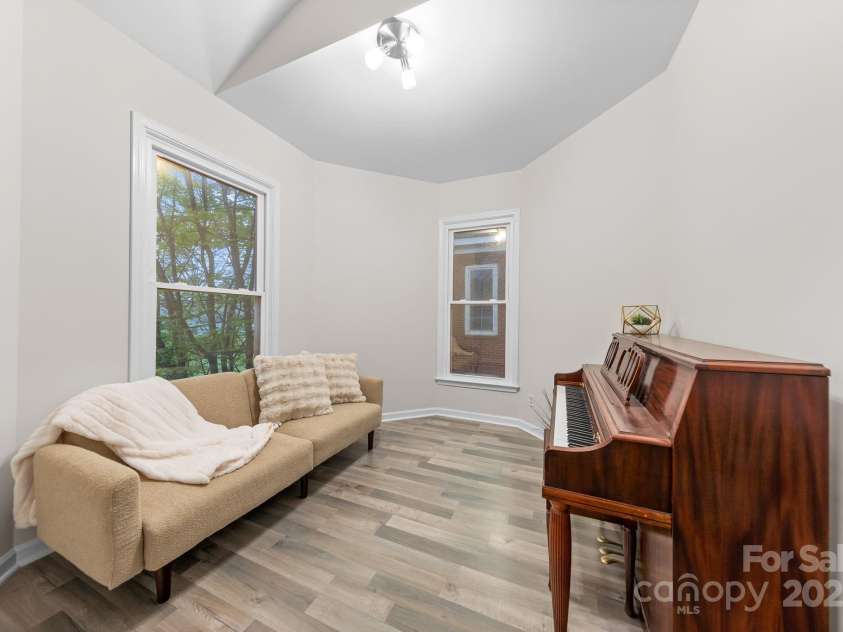 306 Cedar Street, Charlotte, NC 28202.  MLS# CAR4240270, YatesRealty ID 8099. 