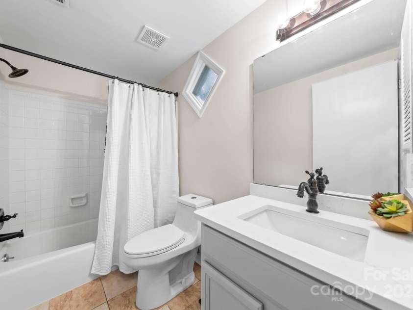 306 Cedar Street, Charlotte, NC 28202.  MLS# CAR4240270, YatesRealty ID 8099. 