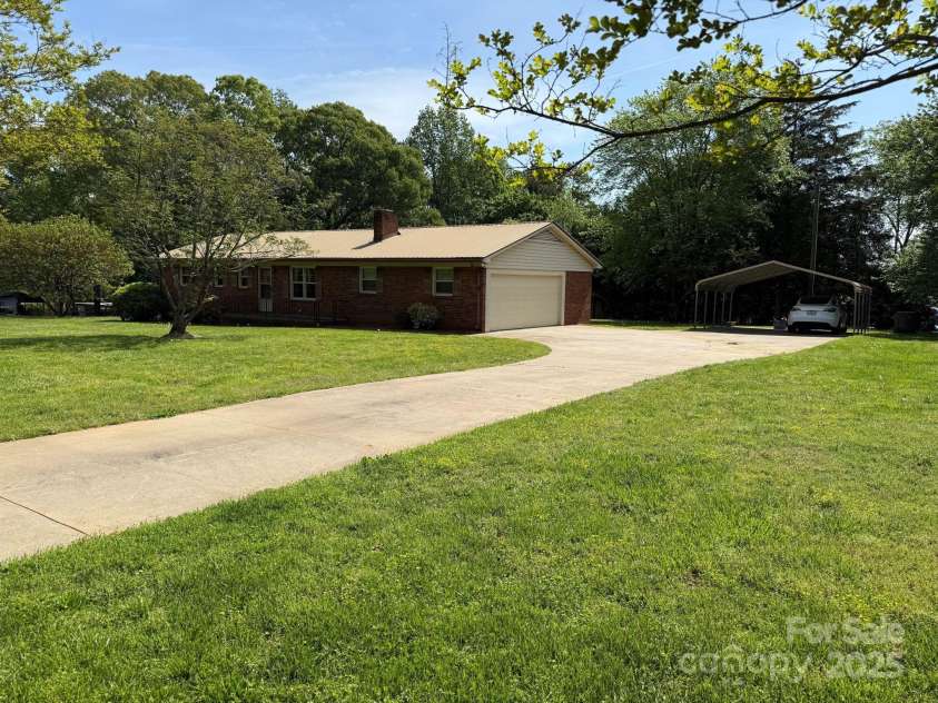 370 Sherrill Farm Road, Lincolnton, NC 28092.  MLS# CAR4249674, YatesRealty ID 8100. 