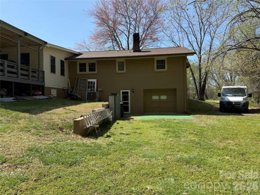 3309 40th Avenue Place, Hickory, NC 28601.  MLS# CAR4364817, YatesRealty ID 8102. 