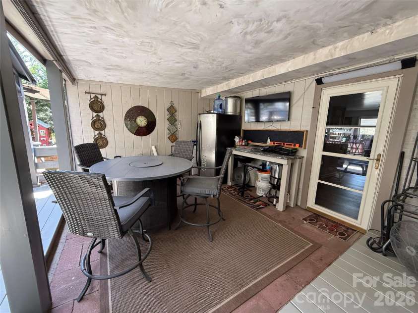 3309 40th Avenue Place, Hickory, NC 28601.  MLS# CAR4364817, YatesRealty ID 8102. 