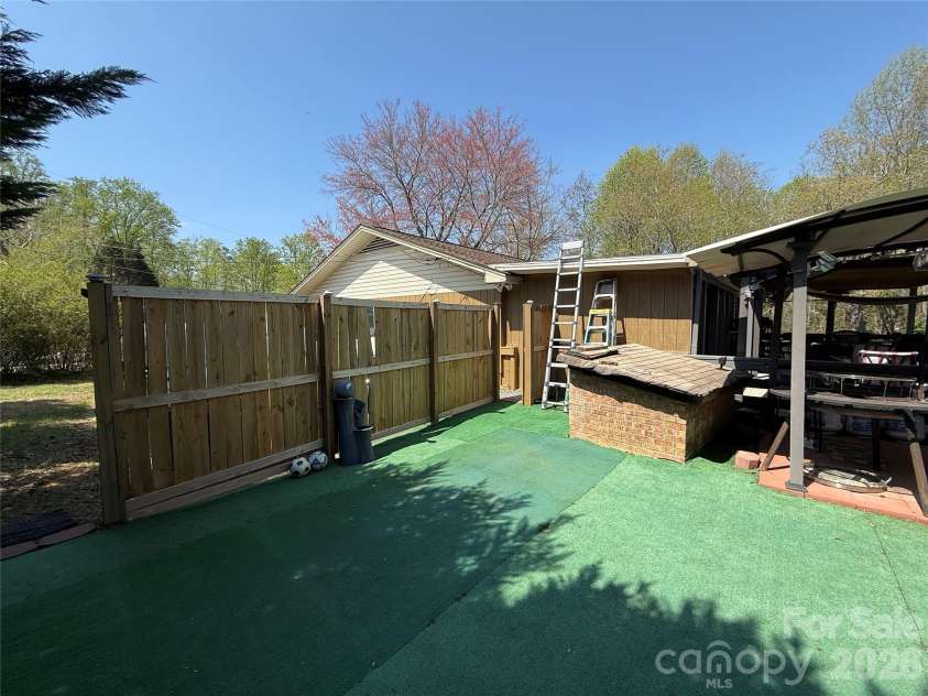 3309 40th Avenue Place, Hickory, NC 28601.  MLS# CAR4364817, YatesRealty ID 8102. 