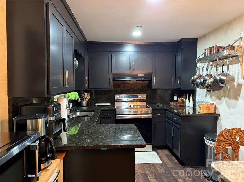 3309 40th Avenue Place, Hickory, NC 28601.  MLS# CAR4364817, YatesRealty ID 8102. 