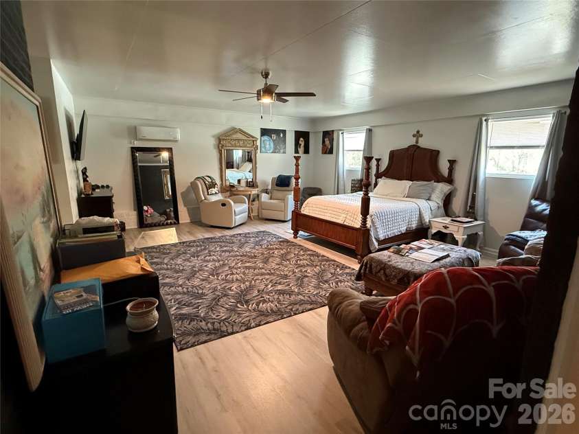 3309 40th Avenue Place, Hickory, NC 28601.  MLS# CAR4364817, YatesRealty ID 8102. 