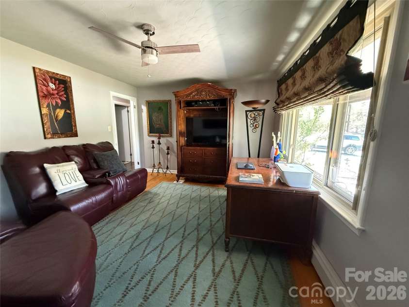 3309 40th Avenue Place, Hickory, NC 28601.  MLS# CAR4364817, YatesRealty ID 8102. 