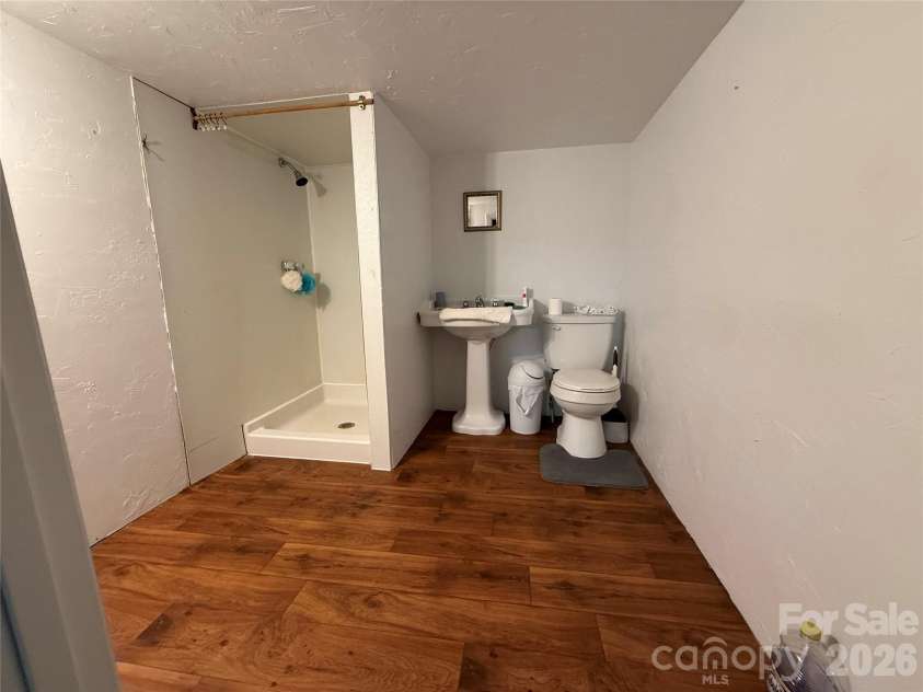 3309 40th Avenue Place, Hickory, NC 28601.  MLS# CAR4364817, YatesRealty ID 8102. 