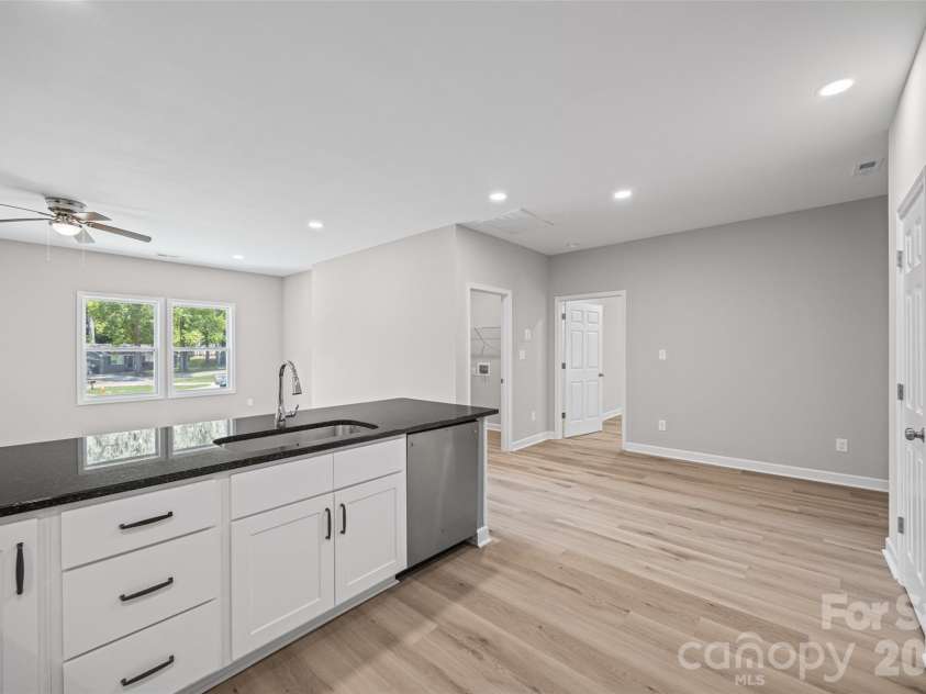 343 Oak Street, York, SC 29745.  MLS# CAR4364078, YatesRealty ID 8103. Large Peninsula