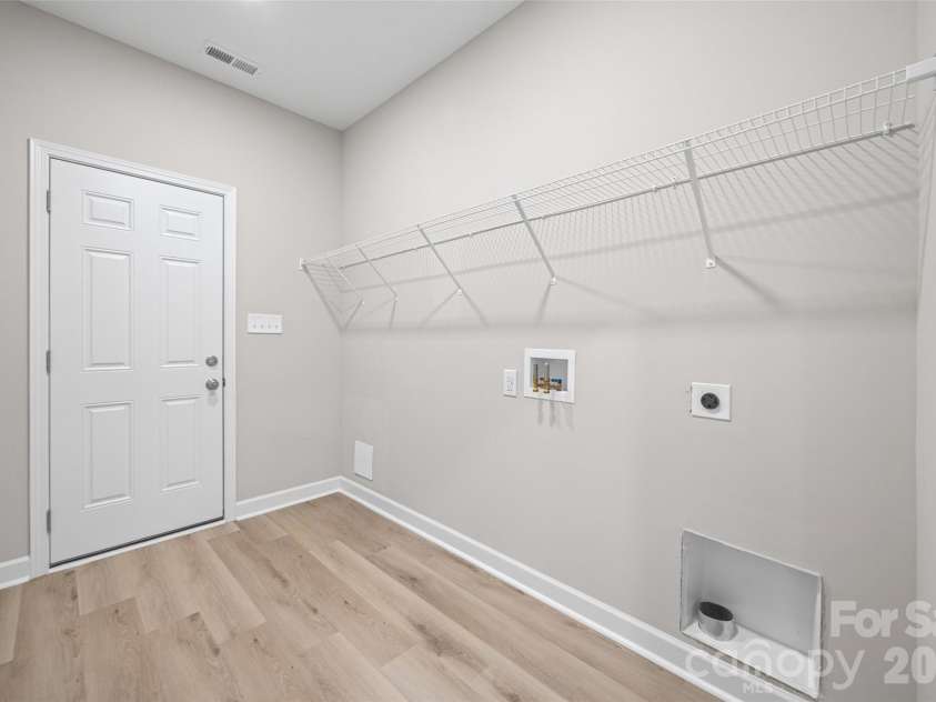 343 Oak Street, York, SC 29745.  MLS# CAR4364078, YatesRealty ID 8103. Laundry Room