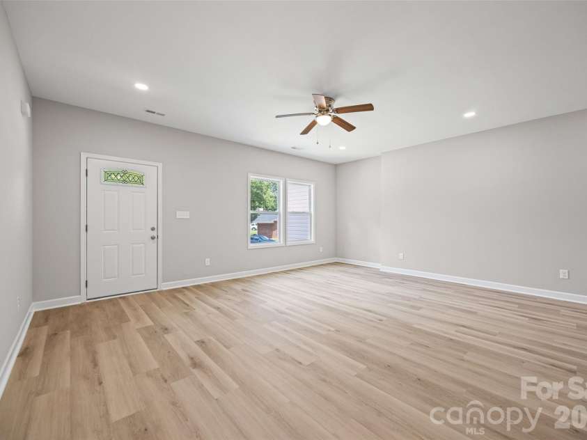 343 Oak Street, York, SC 29745.  MLS# CAR4364078, YatesRealty ID 8103. Open Concept Living Space