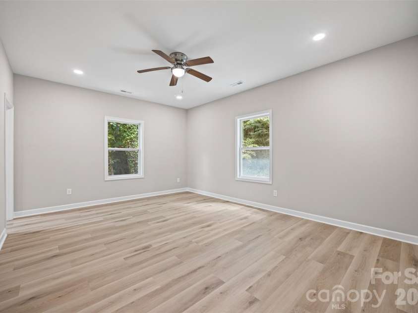 343 Oak Street, York, SC 29745.  MLS# CAR4364078, YatesRealty ID 8103. Primary Bedroom