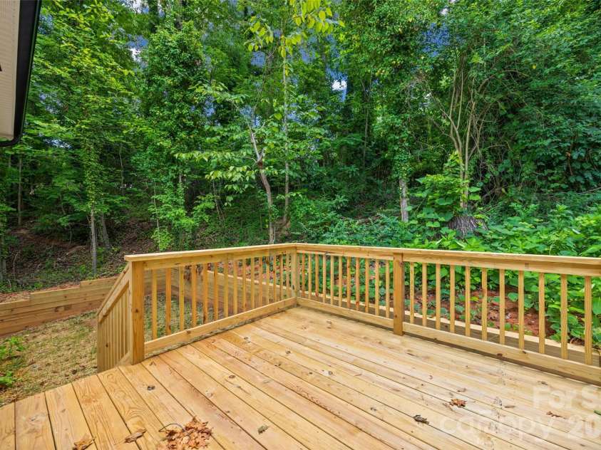 343 Oak Street, York, SC 29745.  MLS# CAR4364078, YatesRealty ID 8103. Private, Wooded backyard