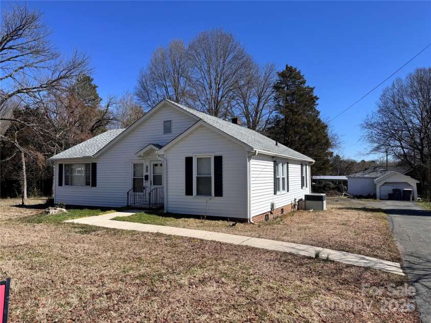 2507 Florida Avenue, Kannapolis, NC 28083.  MLS# CAR4223850, YatesRealty ID 8105. 