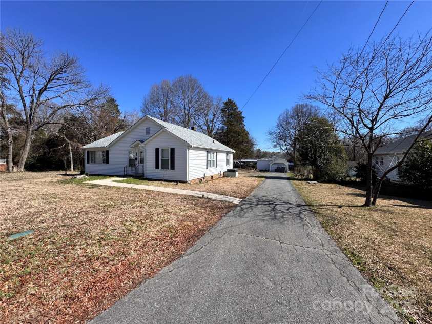 2507 Florida Avenue, Kannapolis, NC 28083.  MLS# CAR4223850, YatesRealty ID 8105. 