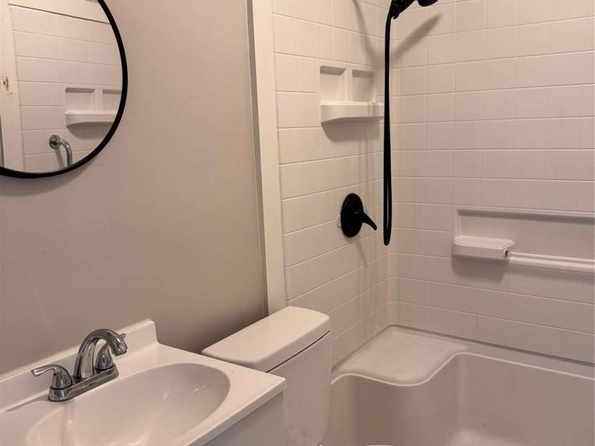 2507 Florida Avenue, Kannapolis, NC 28083.  MLS# CAR4223850, YatesRealty ID 8105. Full Bathroom in hallway