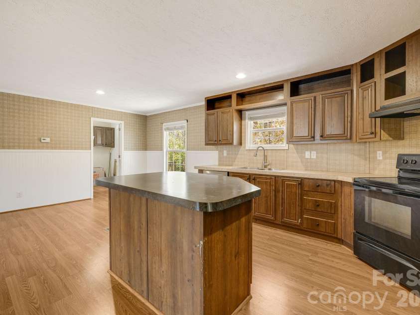 403 Youngs Gap Road, Fletcher, NC 28732.  MLS# CAR4363719, YatesRealty ID 8105. 