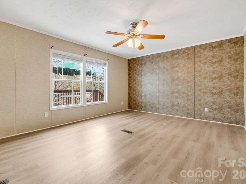 403 Youngs Gap Road, Fletcher, NC 28732.  MLS# CAR4363719, YatesRealty ID 8105. 