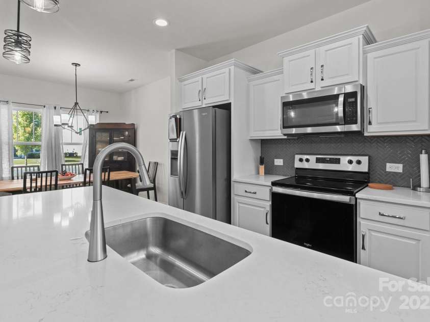 1109 Freeman View Drive, Albemarle, NC 28001.  MLS# CAR4190594, YatesRealty ID 8106. 