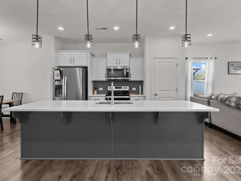 1109 Freeman View Drive, Albemarle, NC 28001.  MLS# CAR4190594, YatesRealty ID 8106. Nice large kitchen island