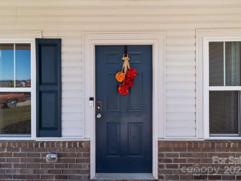 1109 Freeman View Drive, Albemarle, NC 28001.  MLS# CAR4190594, YatesRealty ID 8106. Welcome Home!