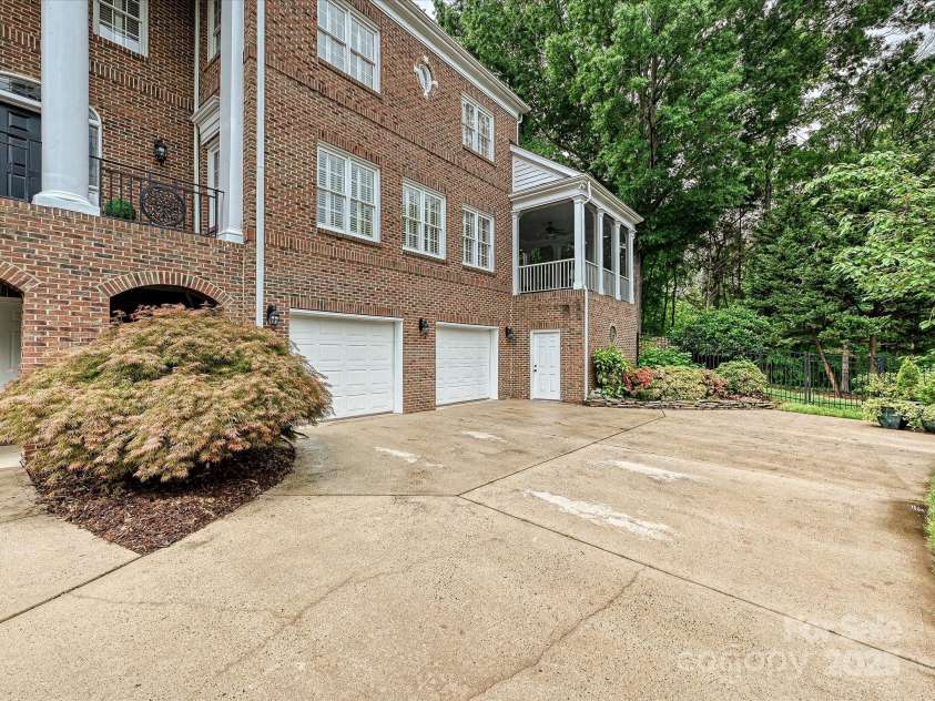 8623 Tullamore Park Circle, Charlotte, NC 28226.  MLS# CAR4242988, YatesRealty ID 8107. 2 car garage and access to separate storage room