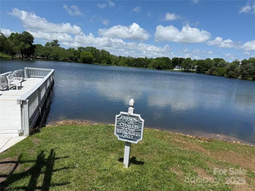 8623 Tullamore Park Circle, Charlotte, NC 28226.  MLS# CAR4242988, YatesRealty ID 8107. Lake Challis - Private fish stocked lake