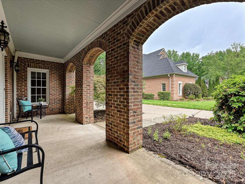 8623 Tullamore Park Circle, Charlotte, NC 28226.  MLS# CAR4242988, YatesRealty ID 8107. Lower level entry
