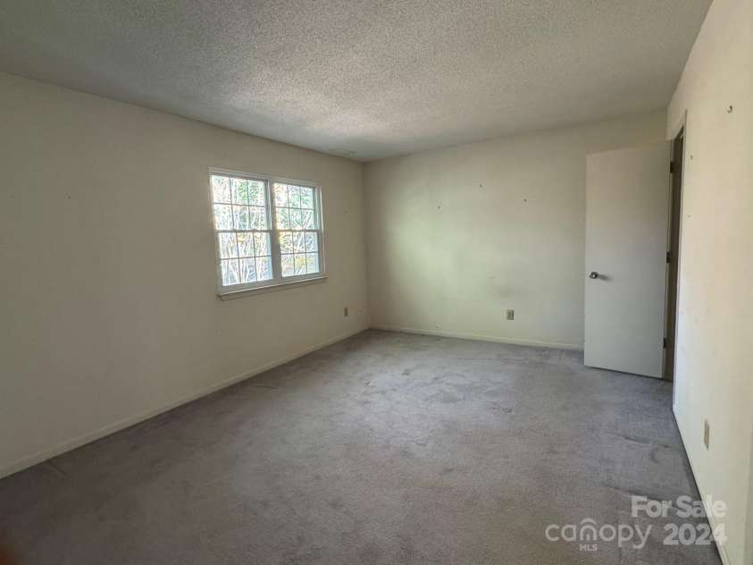 6116 Heath Ridge Court, Charlotte, NC 28210.  MLS# CAR4187247, YatesRealty ID 811. 