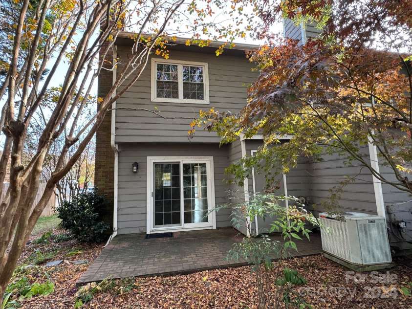 6116 Heath Ridge Court, Charlotte, NC 28210.  MLS# CAR4187247, YatesRealty ID 811. 