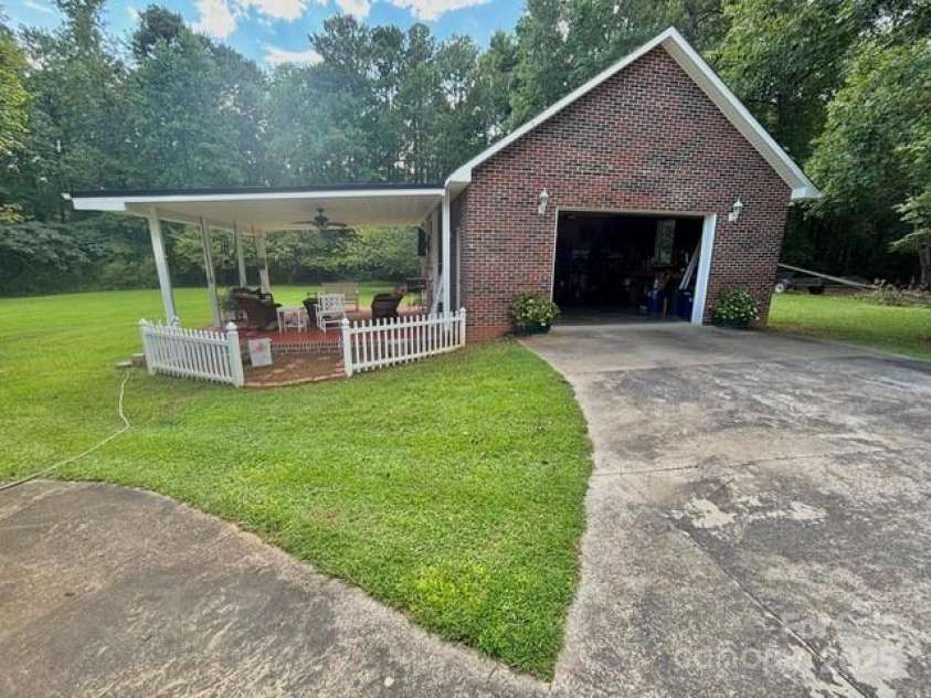 912 Redwood Lane, Chester, SC 29706.  MLS# CAR4295225, YatesRealty ID 811. 