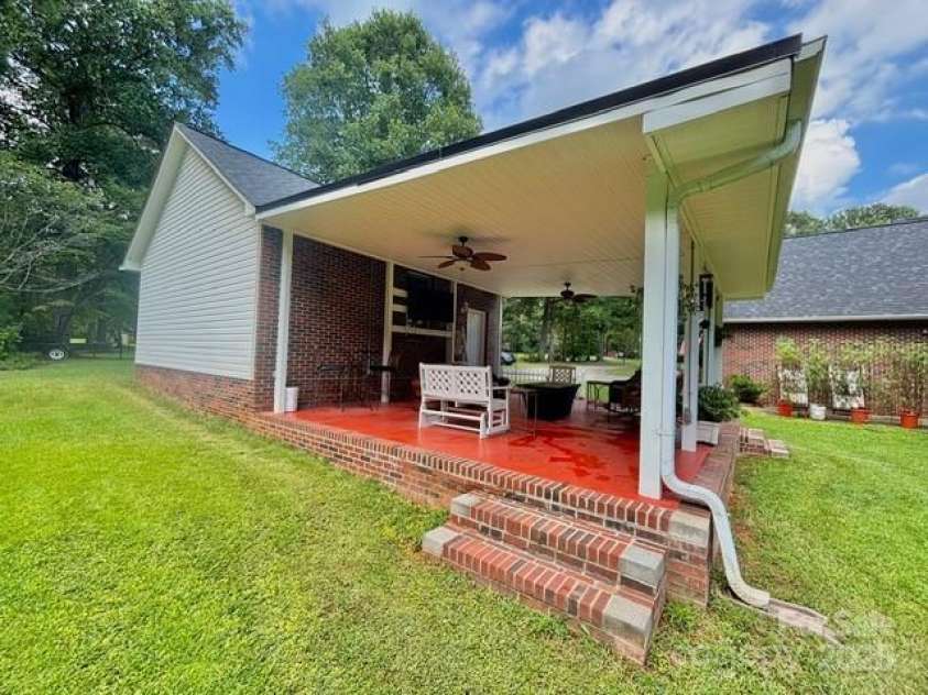 912 Redwood Lane, Chester, SC 29706.  MLS# CAR4295225, YatesRealty ID 811. 