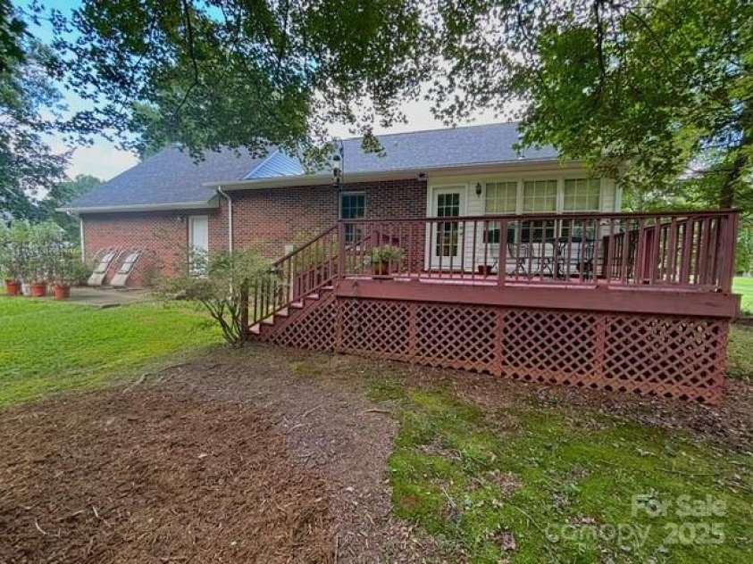 912 Redwood Lane, Chester, SC 29706.  MLS# CAR4295225, YatesRealty ID 811. 