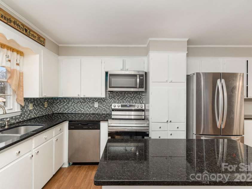 4630 Dawnwood Drive, Charlotte, NC 28212.  MLS# CAR4217110, YatesRealty ID 8110. 
