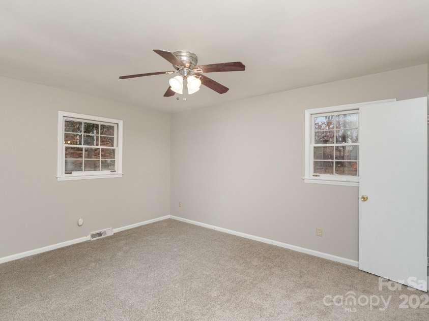 4630 Dawnwood Drive, Charlotte, NC 28212.  MLS# CAR4217110, YatesRealty ID 8110. 