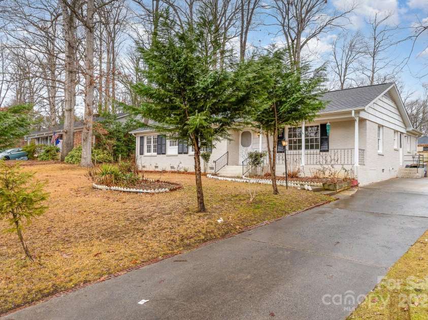 4630 Dawnwood Drive, Charlotte, NC 28212.  MLS# CAR4217110, YatesRealty ID 8110. 
