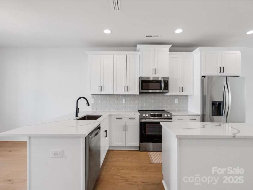 1122 Pegram Crossing Drive, Charlotte, NC 28205.  MLS# CAR4218079, YatesRealty ID 8111. 