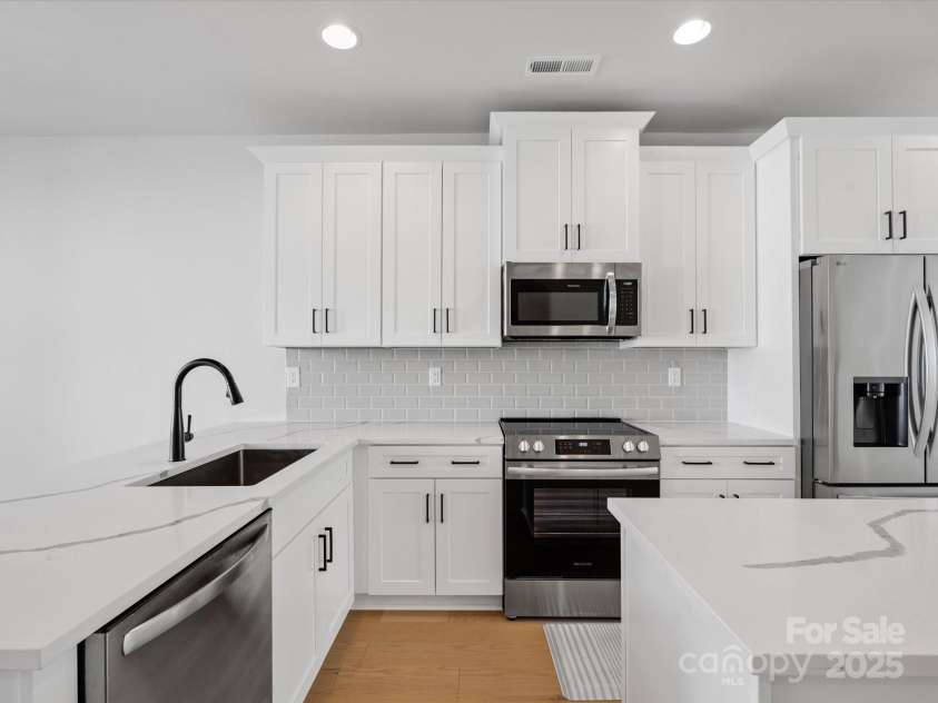 1122 Pegram Crossing Drive, Charlotte, NC 28205.  MLS# CAR4218079, YatesRealty ID 8111. 