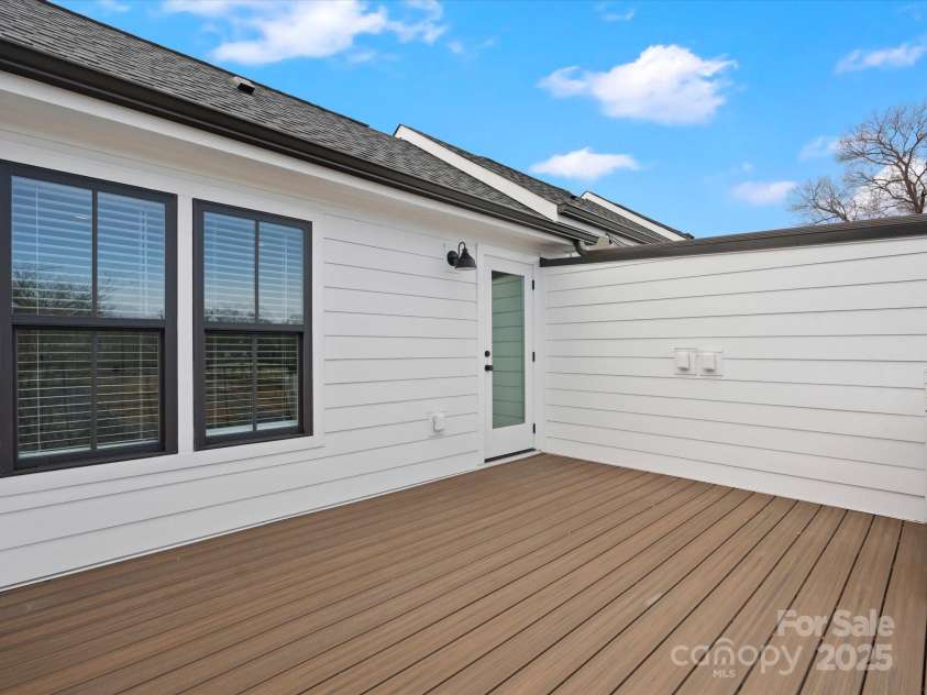 1122 Pegram Crossing Drive, Charlotte, NC 28205.  MLS# CAR4218079, YatesRealty ID 8111. 