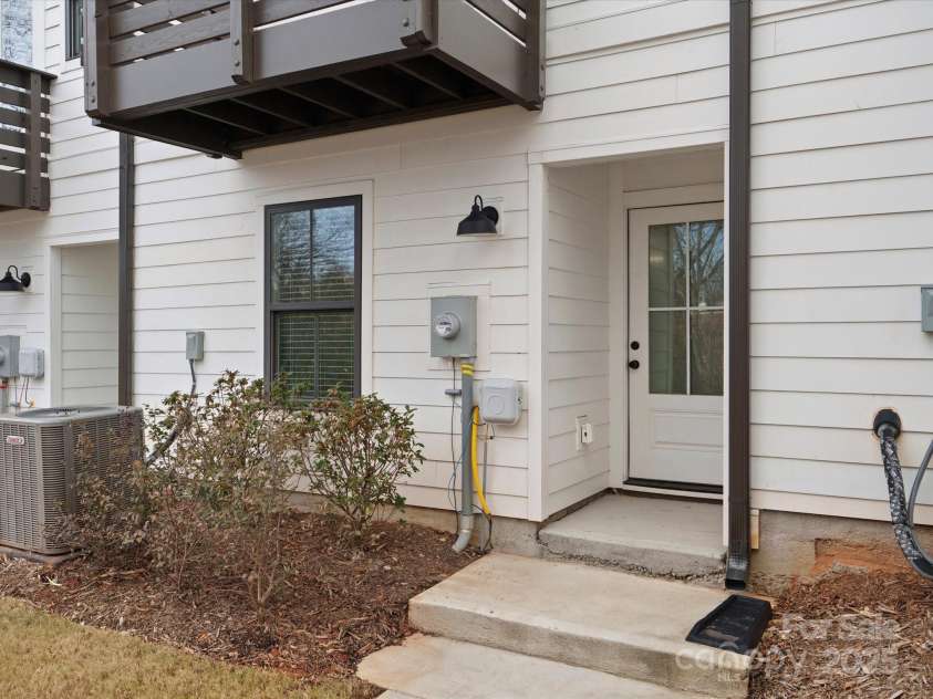 1122 Pegram Crossing Drive, Charlotte, NC 28205.  MLS# CAR4218079, YatesRealty ID 8111. 
