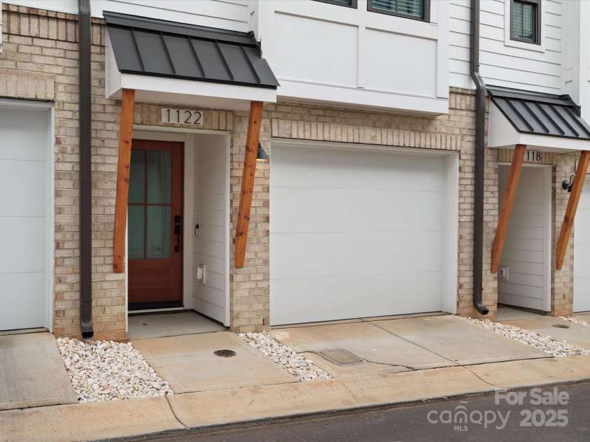 1122 Pegram Crossing Drive, Charlotte, NC 28205.  MLS# CAR4218079, YatesRealty ID 8111. 