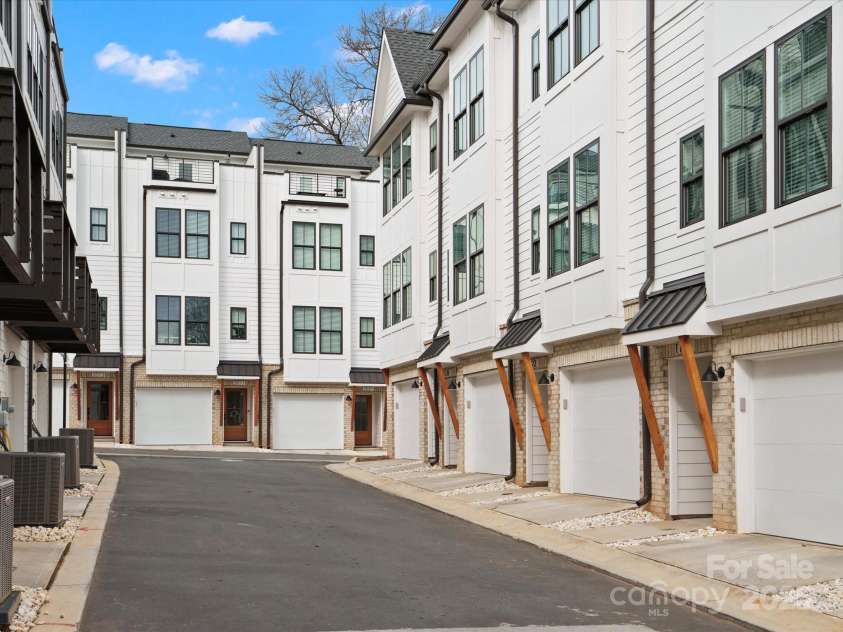 1122 Pegram Crossing Drive, Charlotte, NC 28205.  MLS# CAR4218079, YatesRealty ID 8111. 