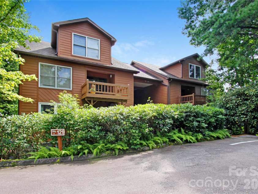 121 Toxaway Views Drive, Lake Toxaway, NC 28747.  MLS# CAR4414646, YatesRealty ID 8111. 