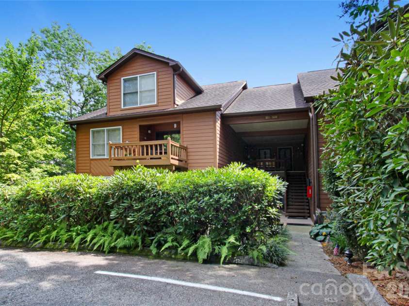 121 Toxaway Views Drive, Lake Toxaway, NC 28747.  MLS# CAR4414646, YatesRealty ID 8111. 