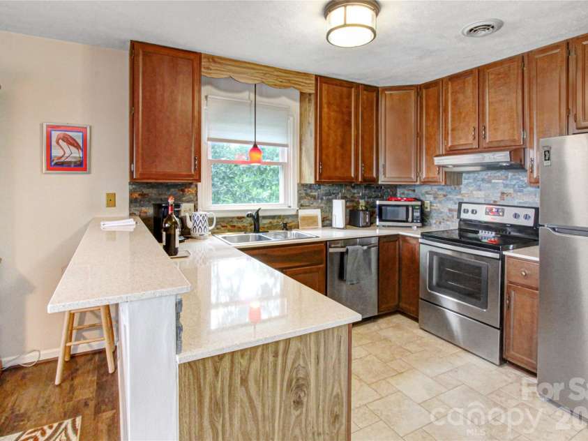 121 Toxaway Views Drive, Lake Toxaway, NC 28747.  MLS# CAR4414646, YatesRealty ID 8111. 
